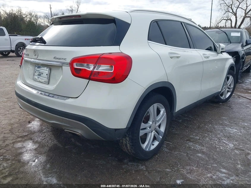 Mercedes-Benz GLA 250 4Matic, снимка 4 - Автомобили и джипове - 54143206