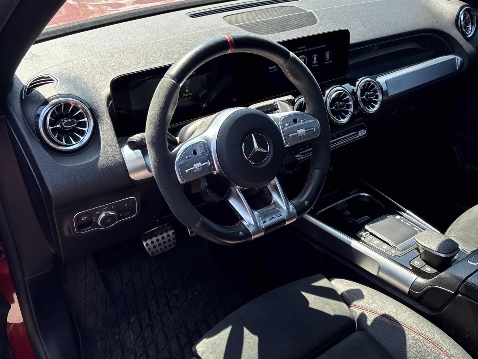 Mercedes-Benz GLB35AMG 2 КЛЮЧА * ПАНОРАМА * ПОДГРЕВИ * CARFAX, снимка 7 - Автомобили и джипове - 54935495