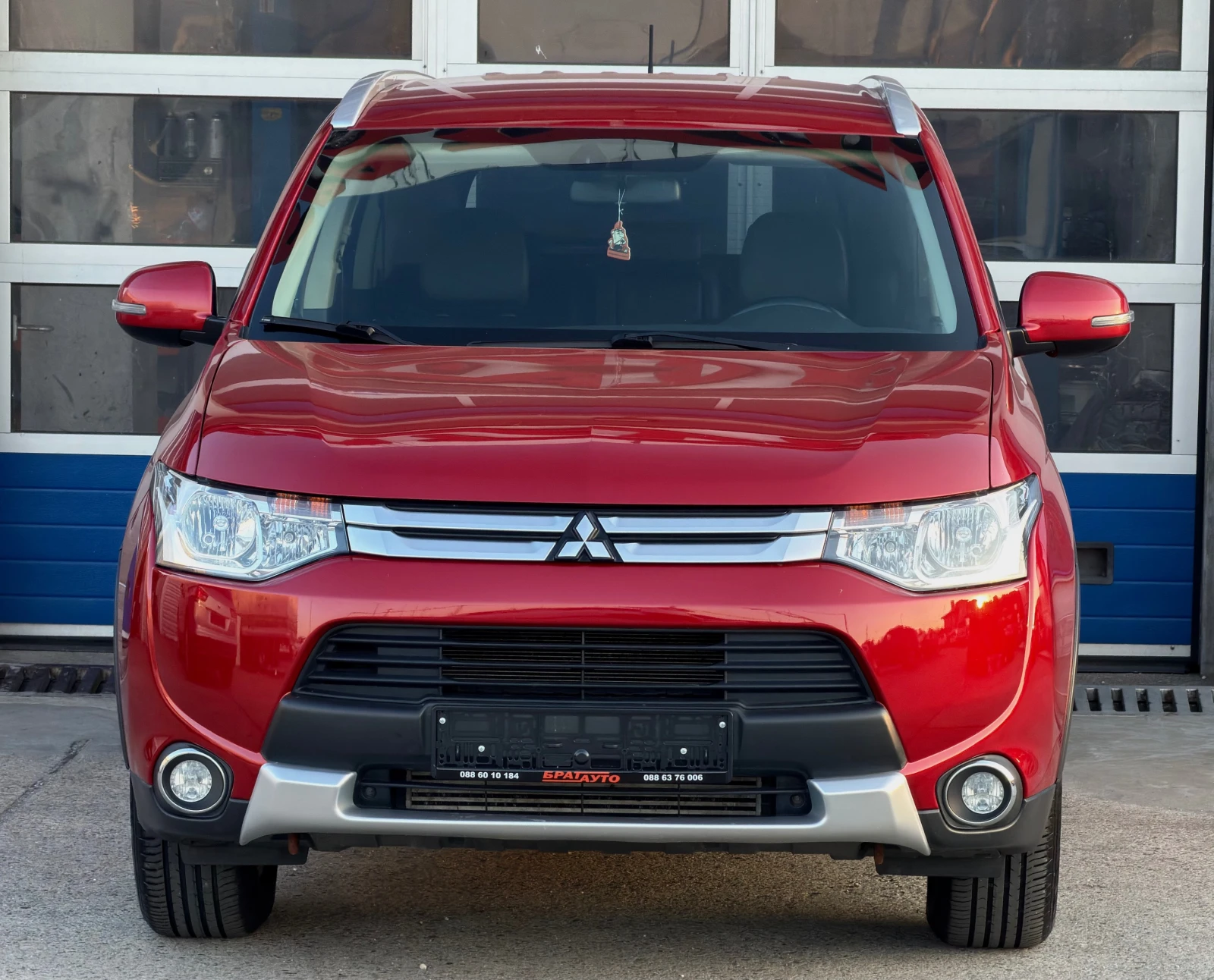 Mitsubishi Outlander 2.2DI-D/EXECUTIVE/4X4, снимка 2 - Автомобили и джипове - 55073415