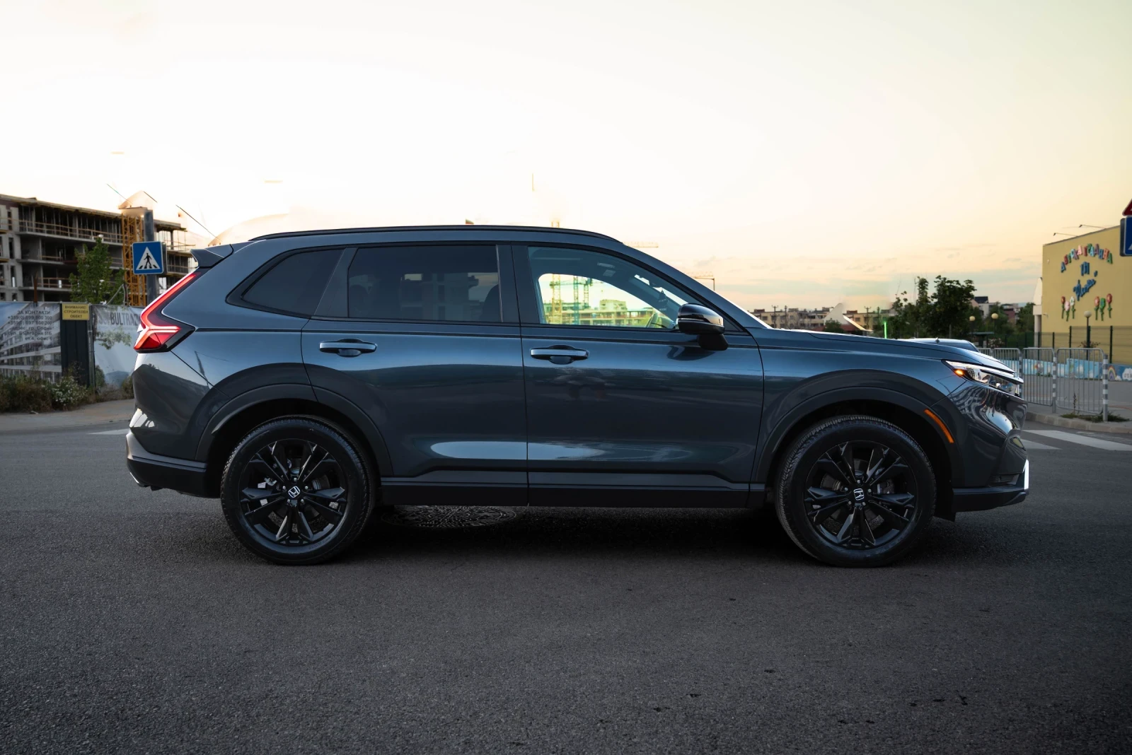 Honda Cr-v 2026 Hybrid Touring , снимка 2 - Автомобили и джипове - 55948324