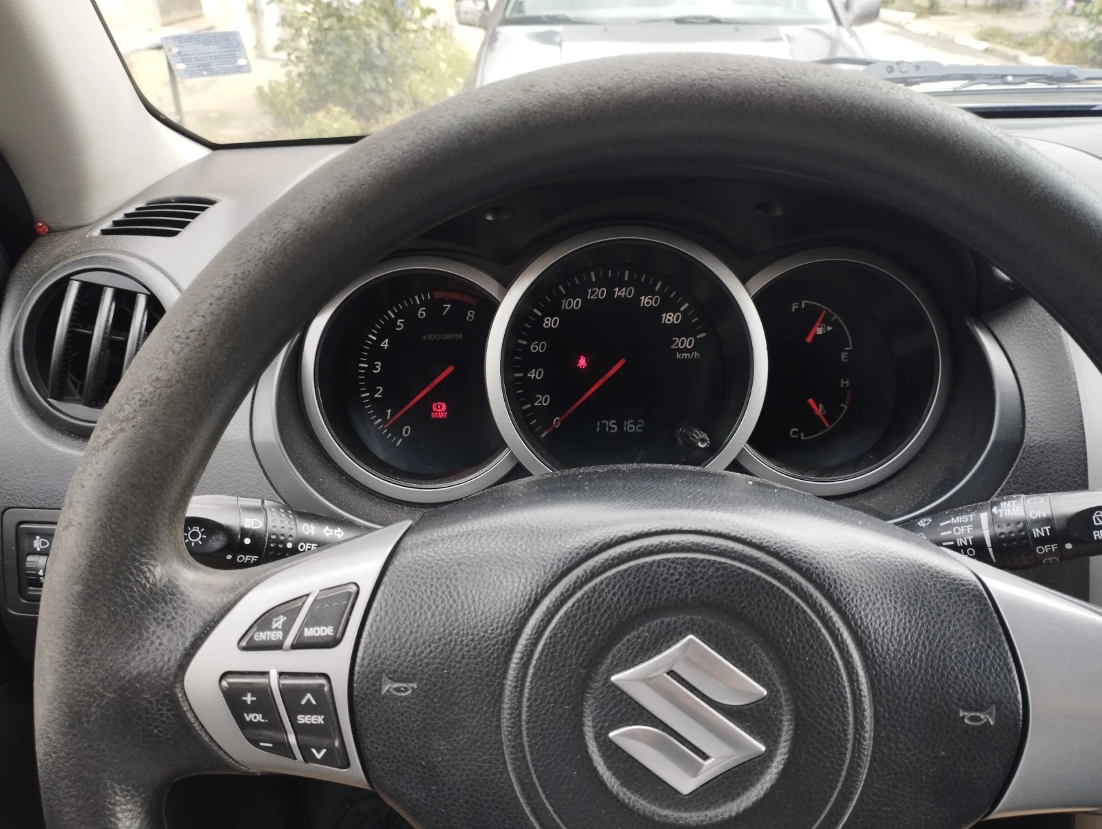Suzuki Grand vitara 1.6, снимка 7 - Автомобили и джипове - 56056746