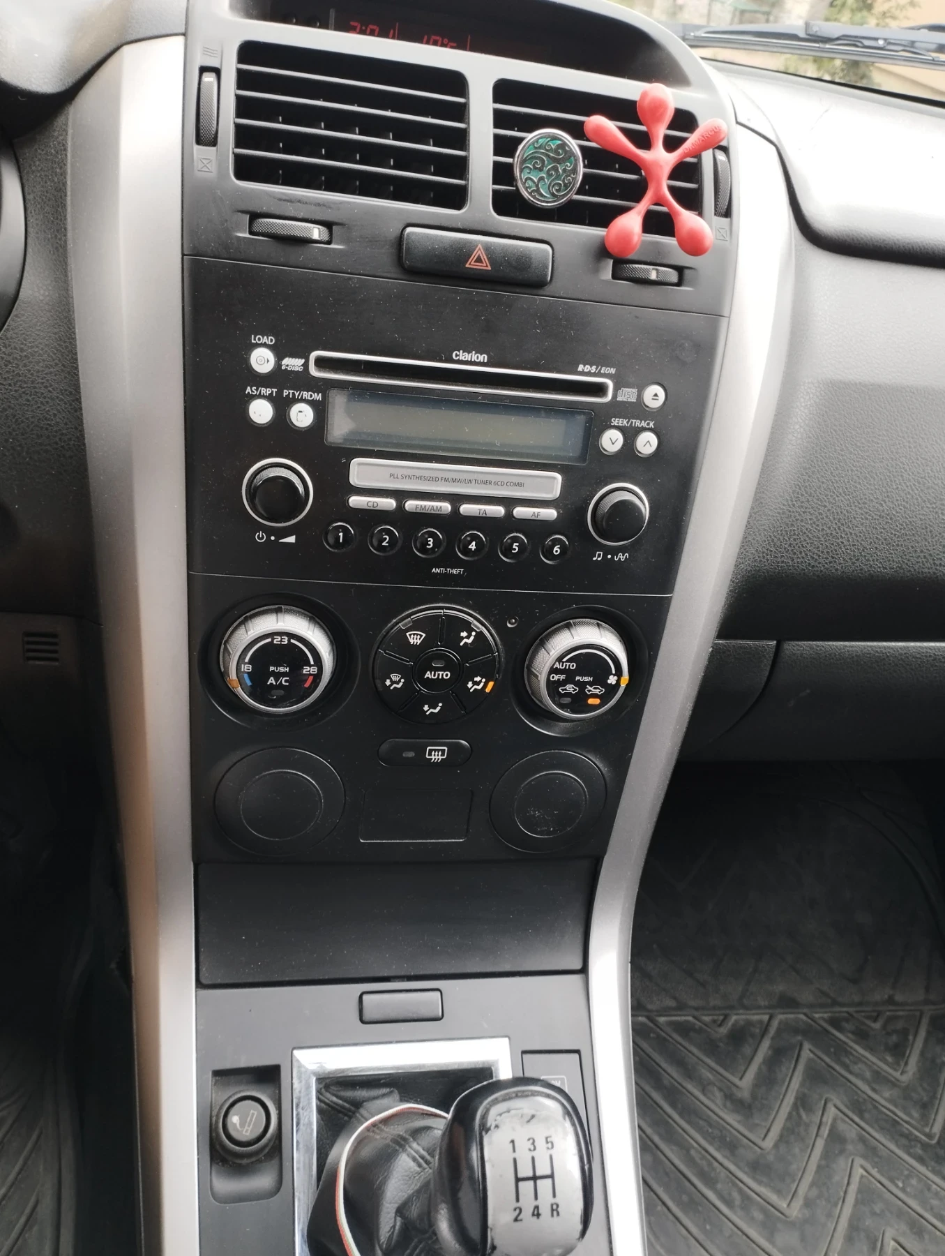 Suzuki Grand vitara 1.6, снимка 8 - Автомобили и джипове - 56056746