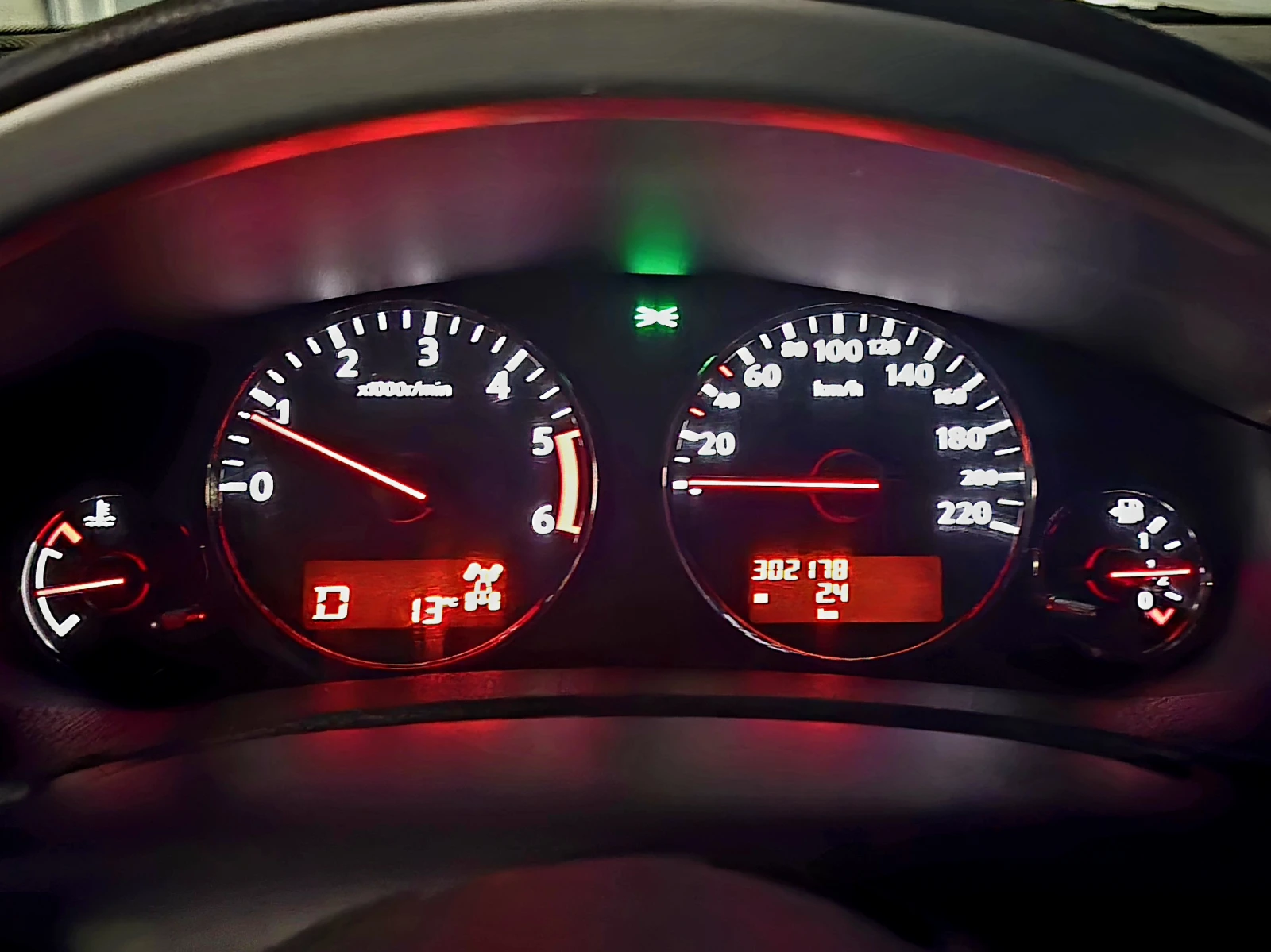 Nissan Pathfinder 3.0 V6 dCi 7 места, снимка 11 - Автомобили и джипове - 56328506