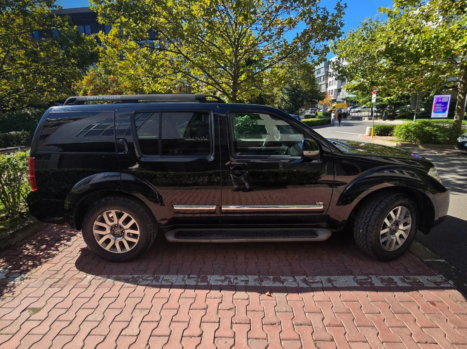 Nissan Pathfinder 3.0 V6 dCi 7 места, снимка 5 - Автомобили и джипове - 56328506