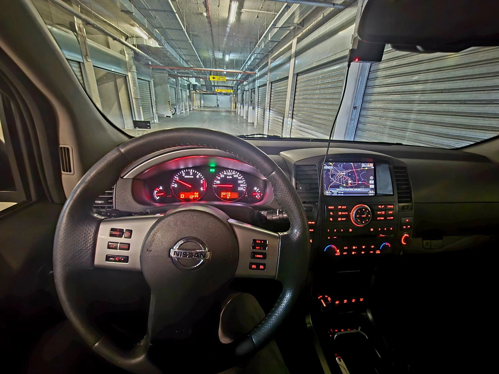 Nissan Pathfinder 3.0 V6 dCi 7 места, снимка 10 - Автомобили и джипове - 56328506