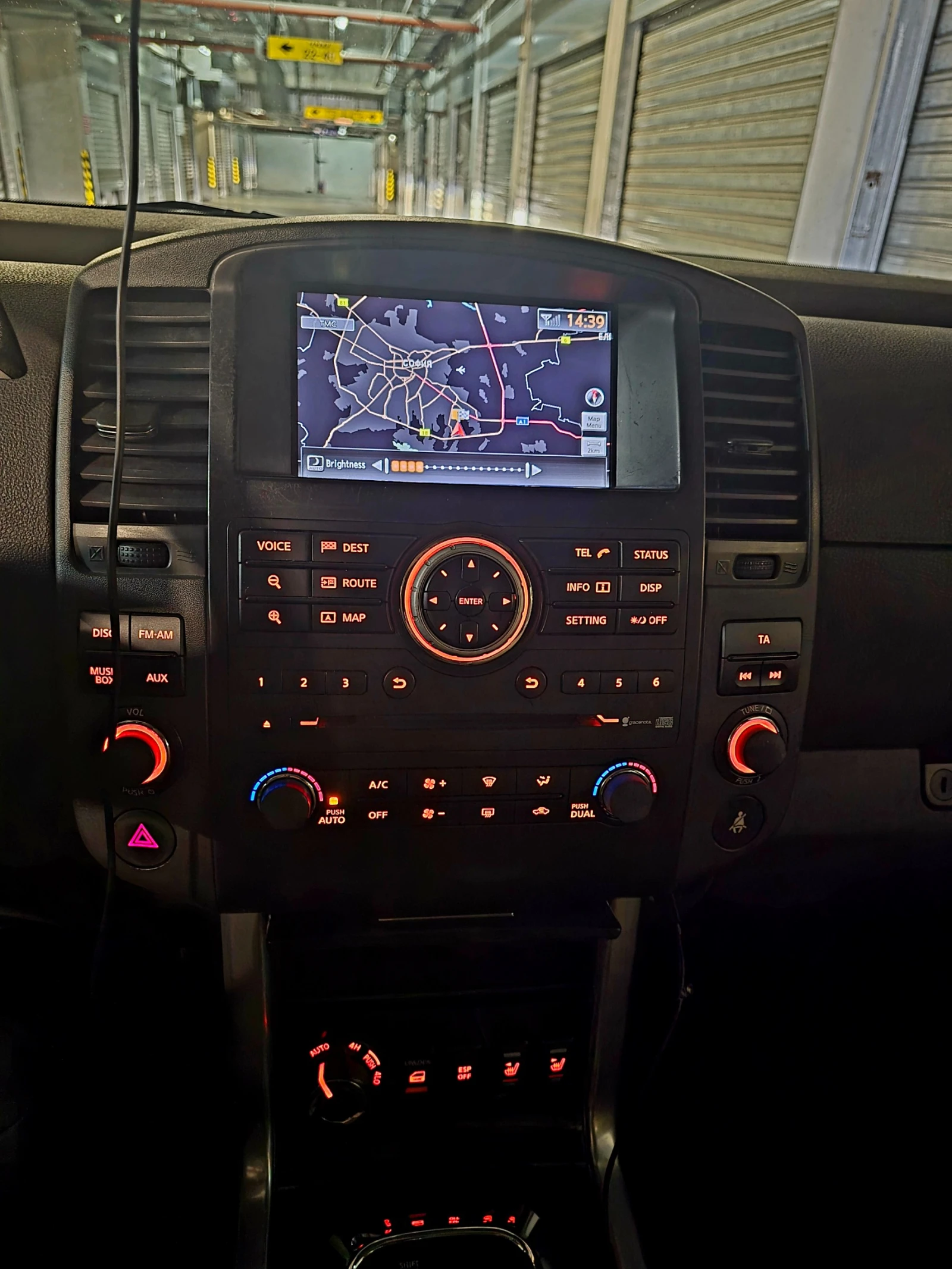 Nissan Pathfinder 3.0 V6 dCi 7 места, снимка 12 - Автомобили и джипове - 56328506