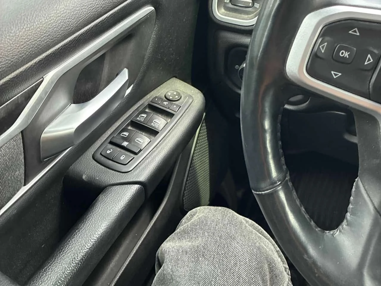 Dodge RAM 1500 * Big Horn * CARFAX * ����� �� ����������� | Mobile.bg � ����������� 14