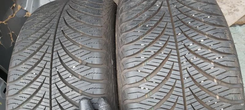 Гуми Зимни 215/55R17, снимка 2 - Гуми и джанти - 30583095