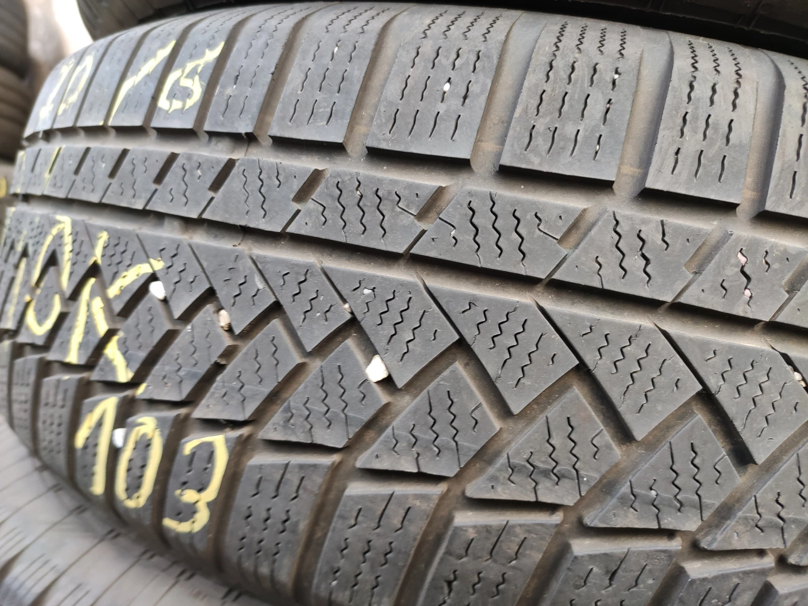 Гуми Зимни 215/70R16, снимка 3 - Гуми и джанти - 54086820