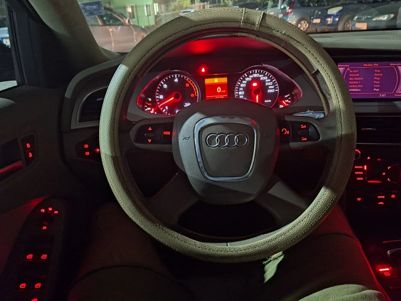 Audi A4 2.0 TDI, снимка 13 - Автомобили и джипове - 47184606