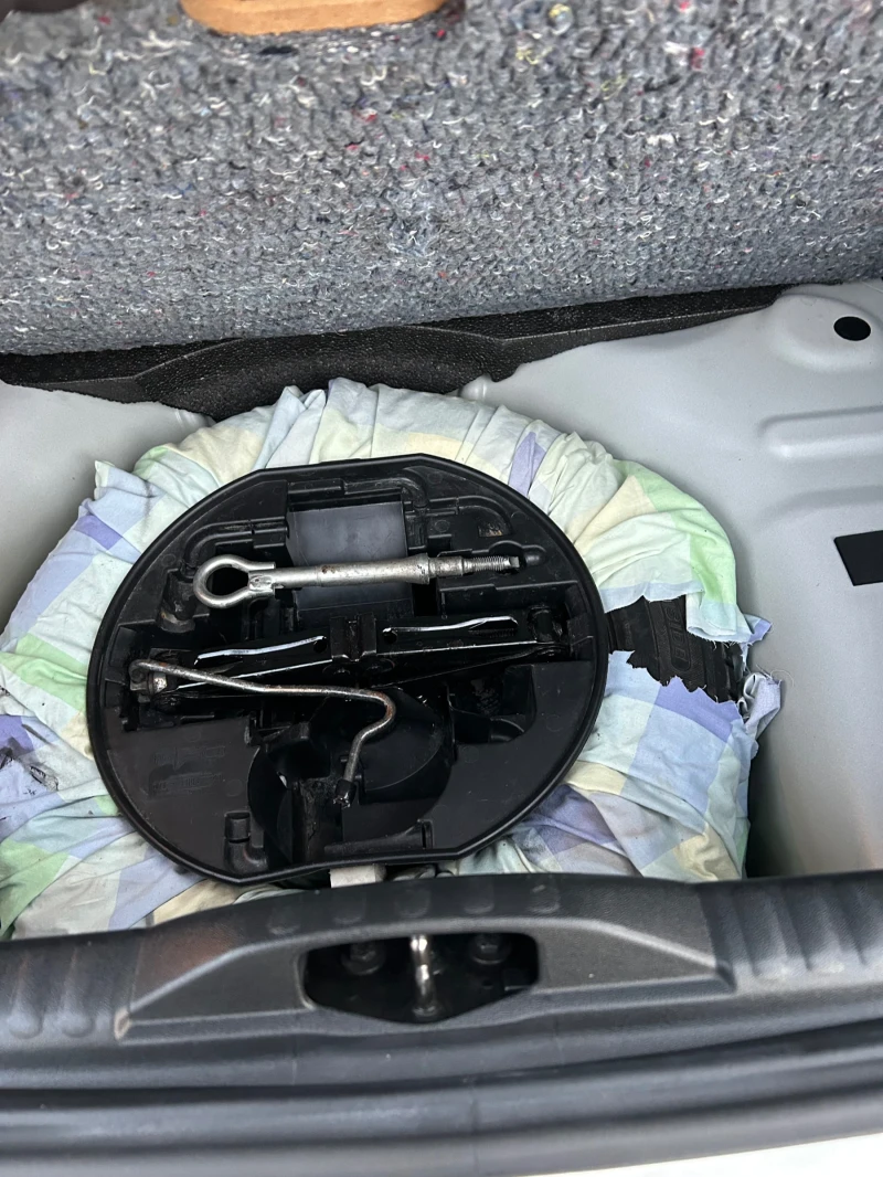 Citroen C3 1.2i 82 кс, снимка 10 - Автомобили и джипове - 51242778