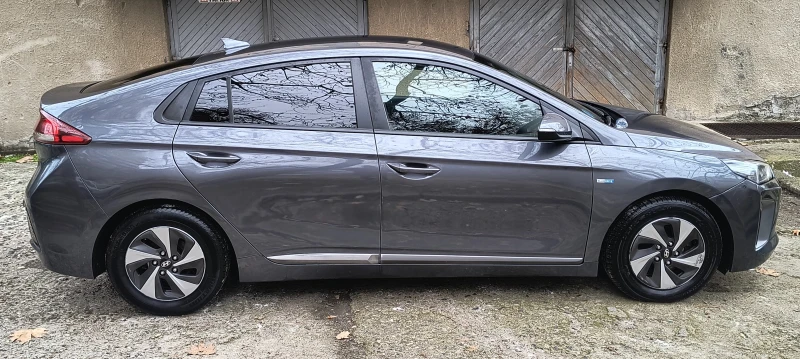 Hyundai Ioniq 1.6 Hibrid, снимка 11 - Автомобили и джипове - 52991617