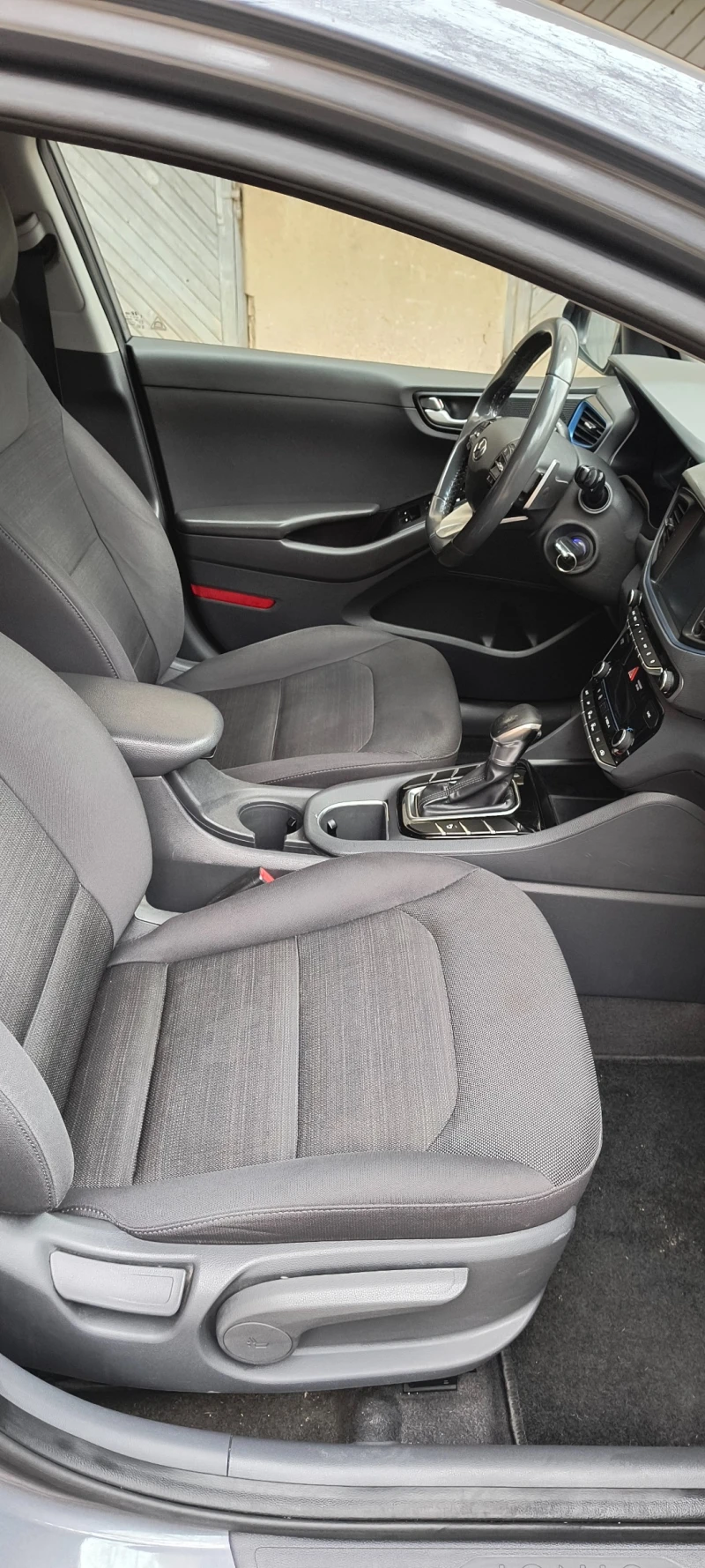 Hyundai Ioniq 1.6 Hibrid, снимка 17 - Автомобили и джипове - 52991617