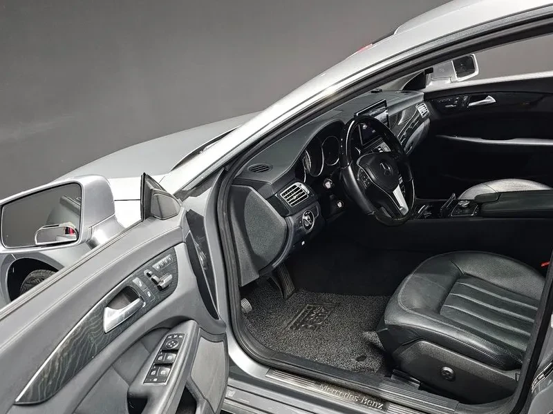 Mercedes-Benz CLS  - изображение 10