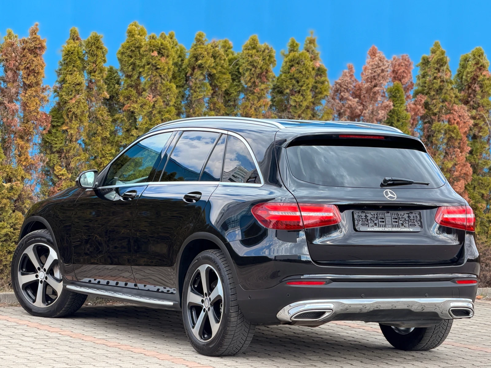 Mercedes-Benz GLC 220 2.2d-9-G-TRONIC-4MATIC-KOAЖА-КАМЕРА-НАВИ-КАТО НОВА, снимка 3 - Автомобили и джипове - 53051058