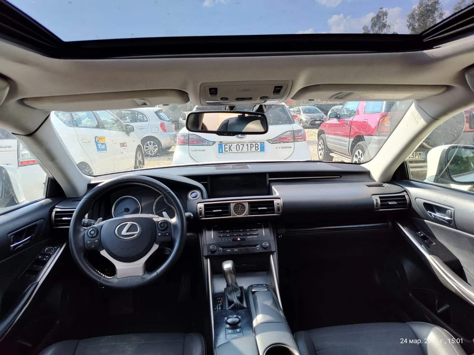 Lexus IS Hybrid Executive, снимка 7 - Автомобили и джипове - 53969884