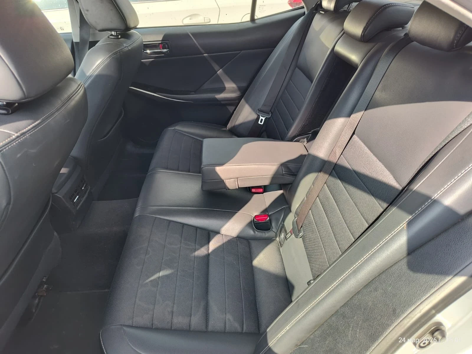 Lexus IS Hybrid Executive, снимка 12 - Автомобили и джипове - 53969884