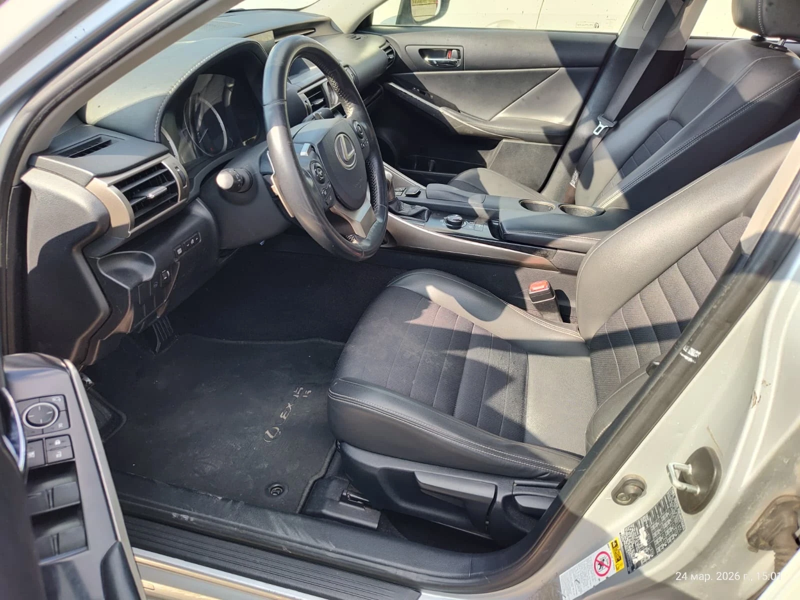 Lexus IS Hybrid Executive, снимка 11 - Автомобили и джипове - 53969884