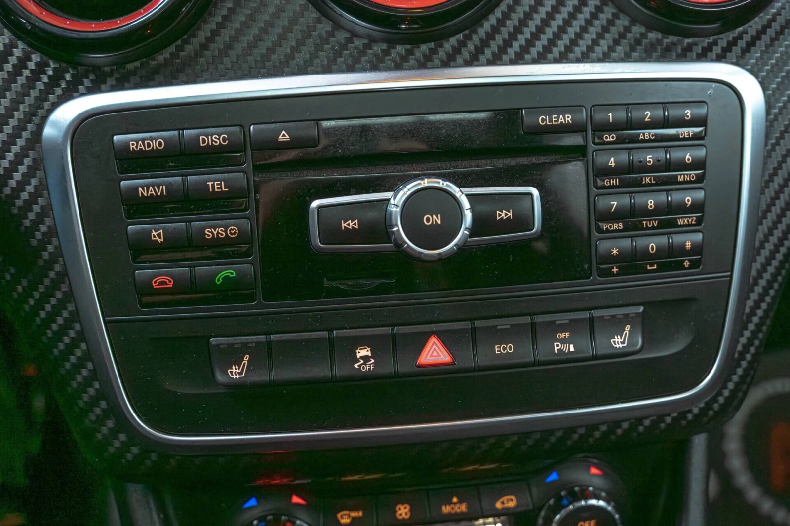 Mercedes-Benz A45 AMG 4Matic/F1/Harman Kardon/Камера/Карбон/Подгрев, снимка 12 - Автомобили и джипове - 54663465