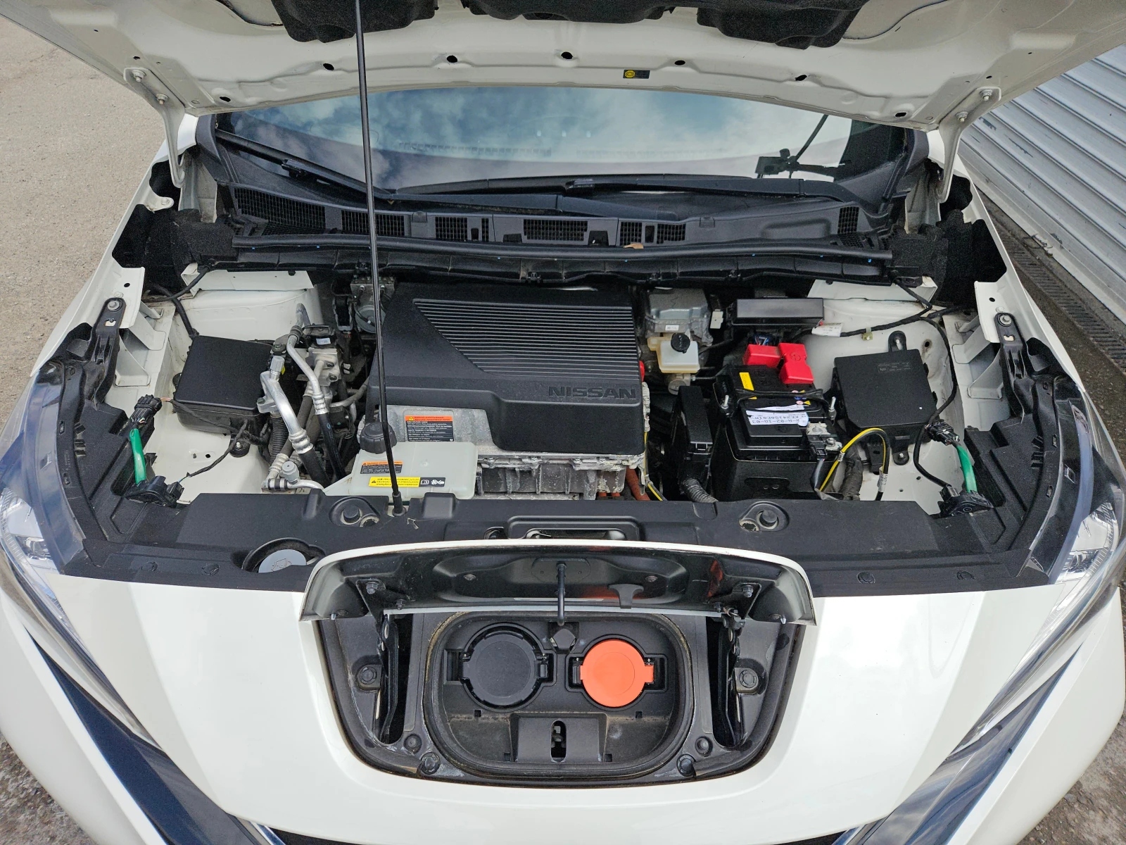 Nissan Leaf  TEKNA/SOH100%/камера360 /KEYLESS/DISTRONIC/CARPLAY, снимка 8 - Автомобили и джипове - 54738850