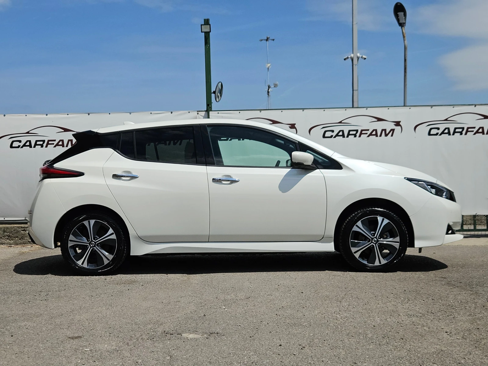 Nissan Leaf  TEKNA/SOH100%/камера360 /KEYLESS/DISTRONIC/CARPLAY, снимка 2 - Автомобили и джипове - 54738850