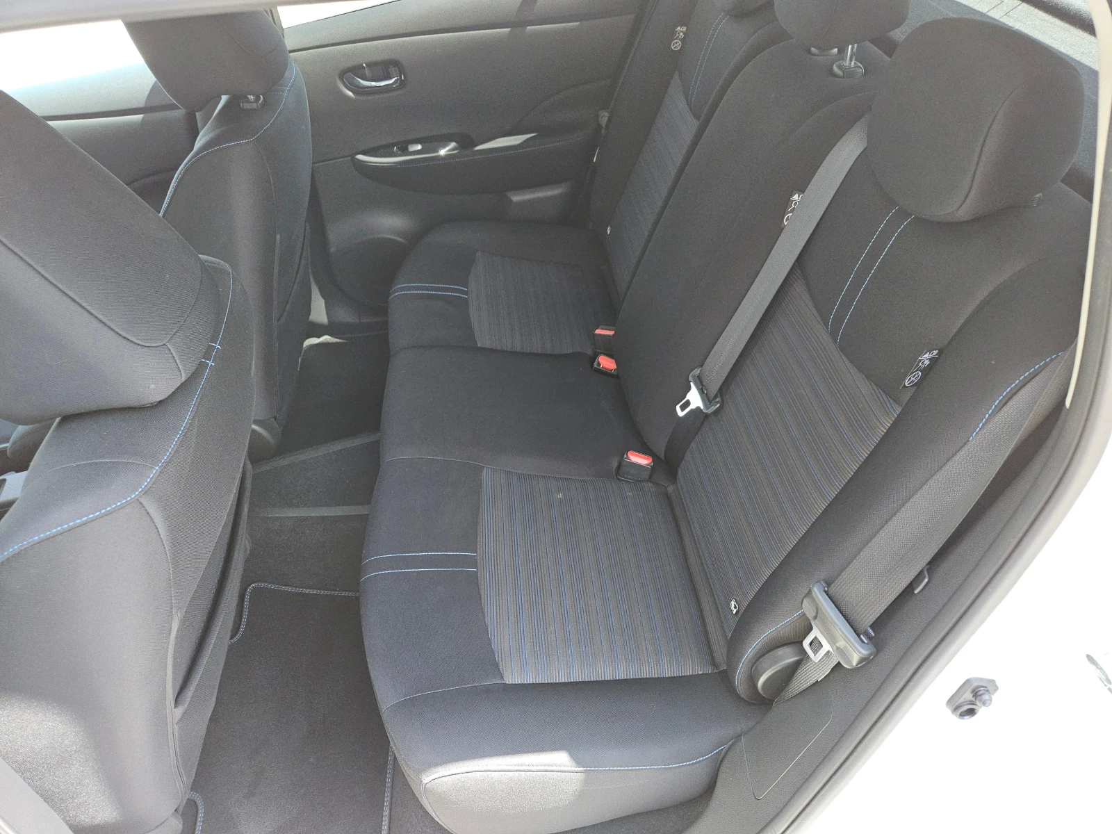 Nissan Leaf  TEKNA/SOH100%/камера360 /KEYLESS/DISTRONIC/CARPLAY, снимка 16 - Автомобили и джипове - 54738850