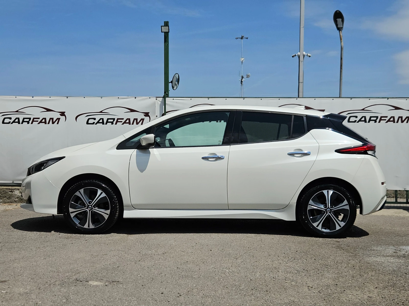 Nissan Leaf  TEKNA/SOH100%/камера360 /KEYLESS/DISTRONIC/CARPLAY, снимка 6 - Автомобили и джипове - 54738850