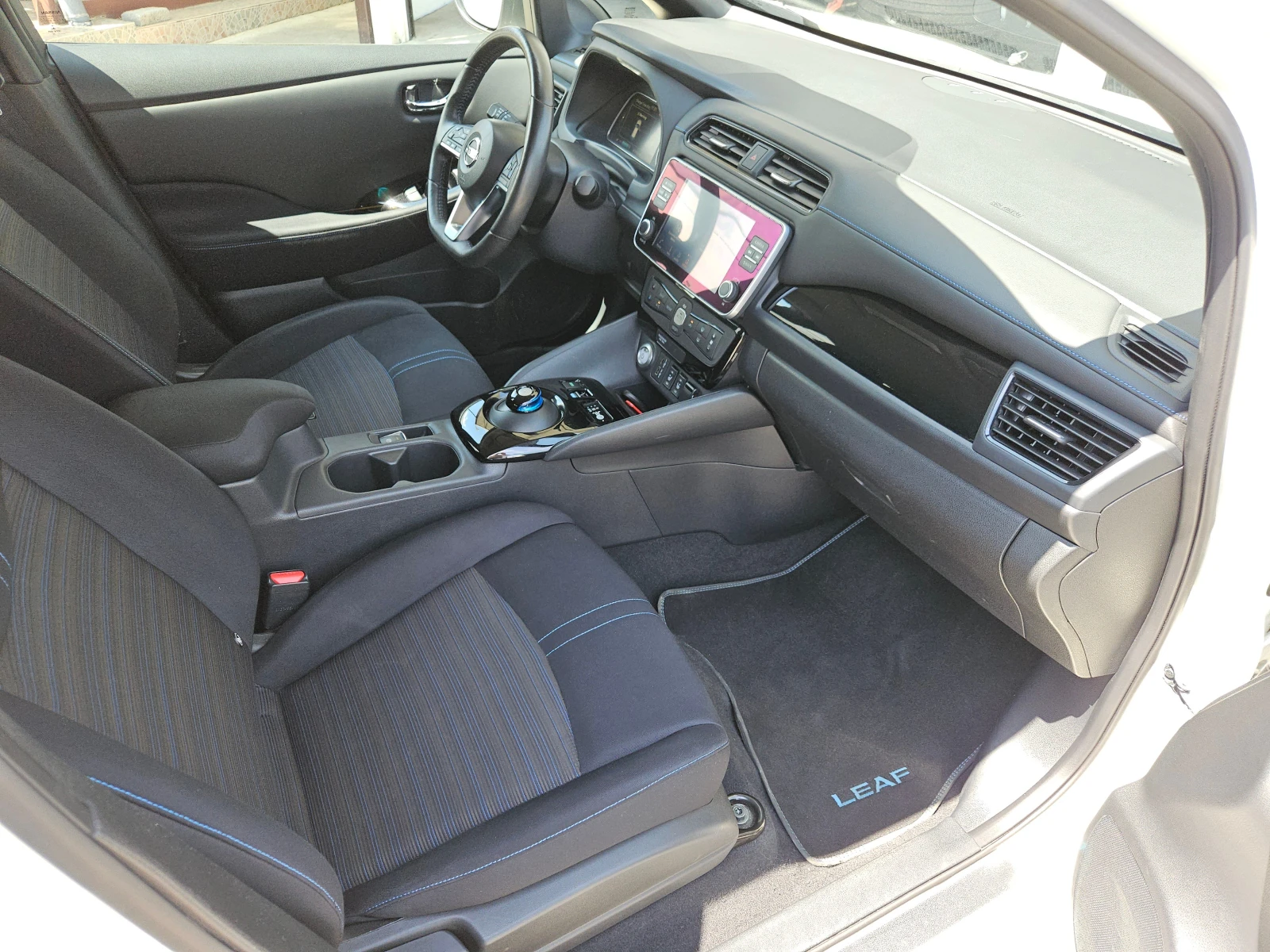Nissan Leaf  TEKNA/SOH100%/камера360 /KEYLESS/DISTRONIC/CARPLAY, снимка 15 - Автомобили и джипове - 54738850