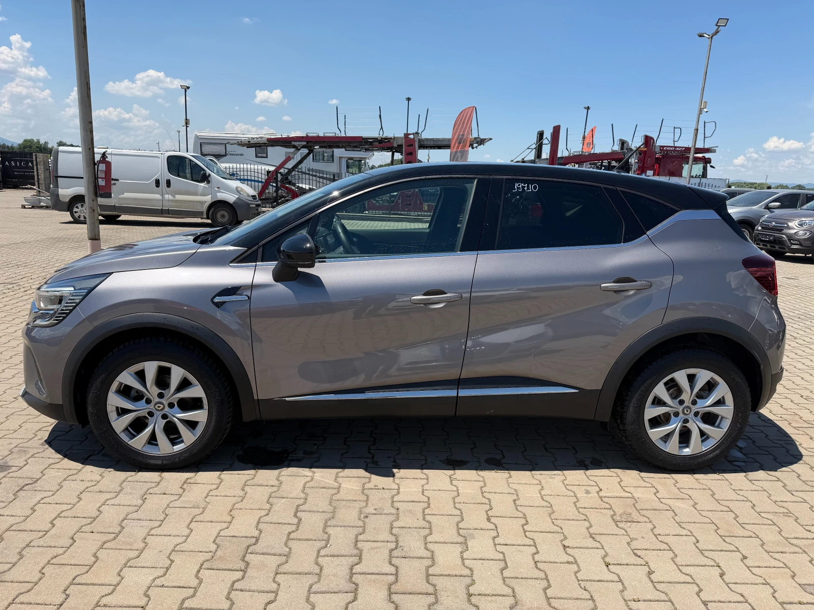 Renault Captur 1.3Tce HYBRID AVTOMAT/KOJA/NAVI EURO 6, снимка 9 - Автомобили и джипове - 54835842