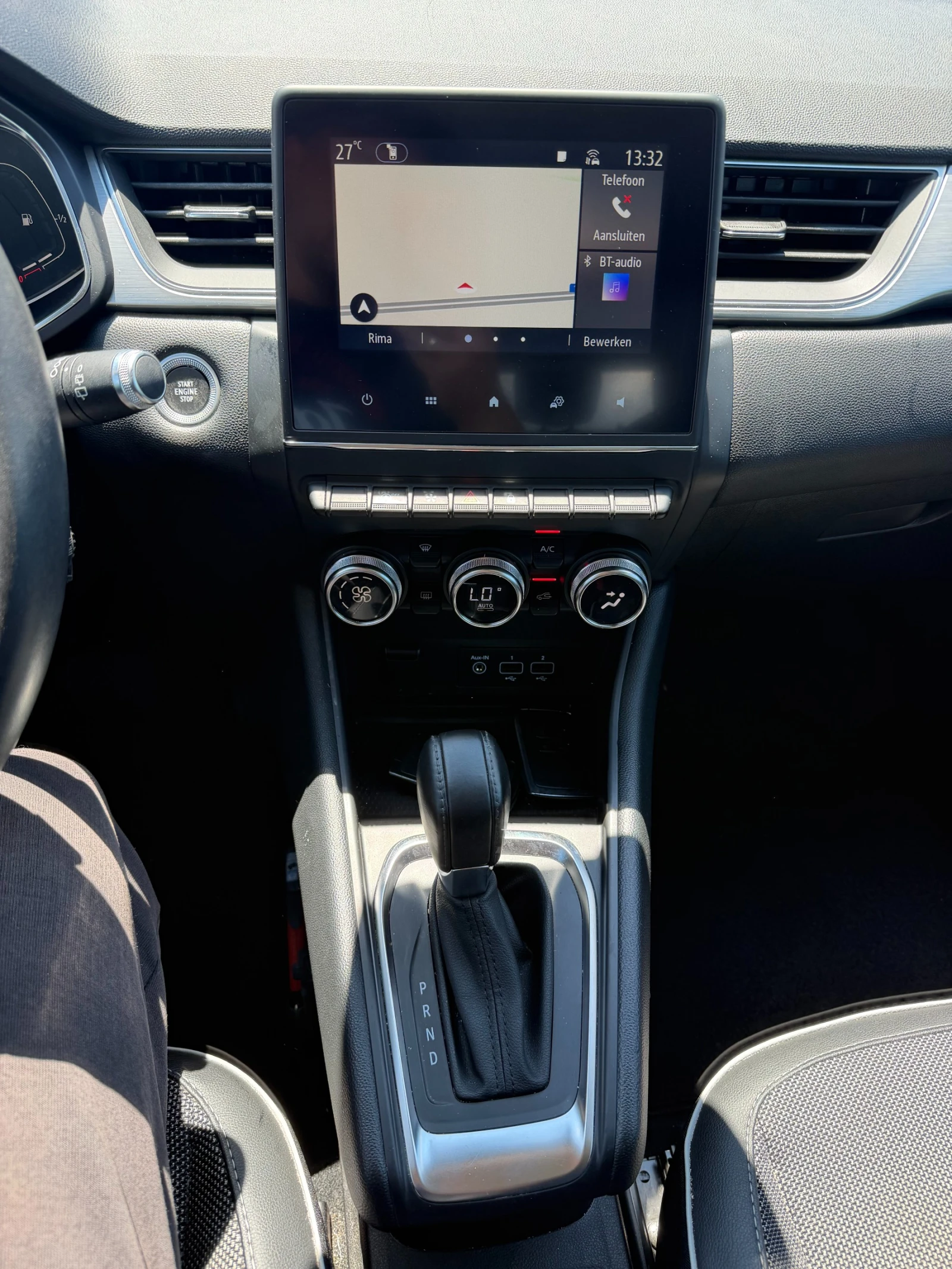 Renault Captur 1.3Tce HYBRID AVTOMAT/KOJA/NAVI EURO 6, снимка 14 - Автомобили и джипове - 54835842