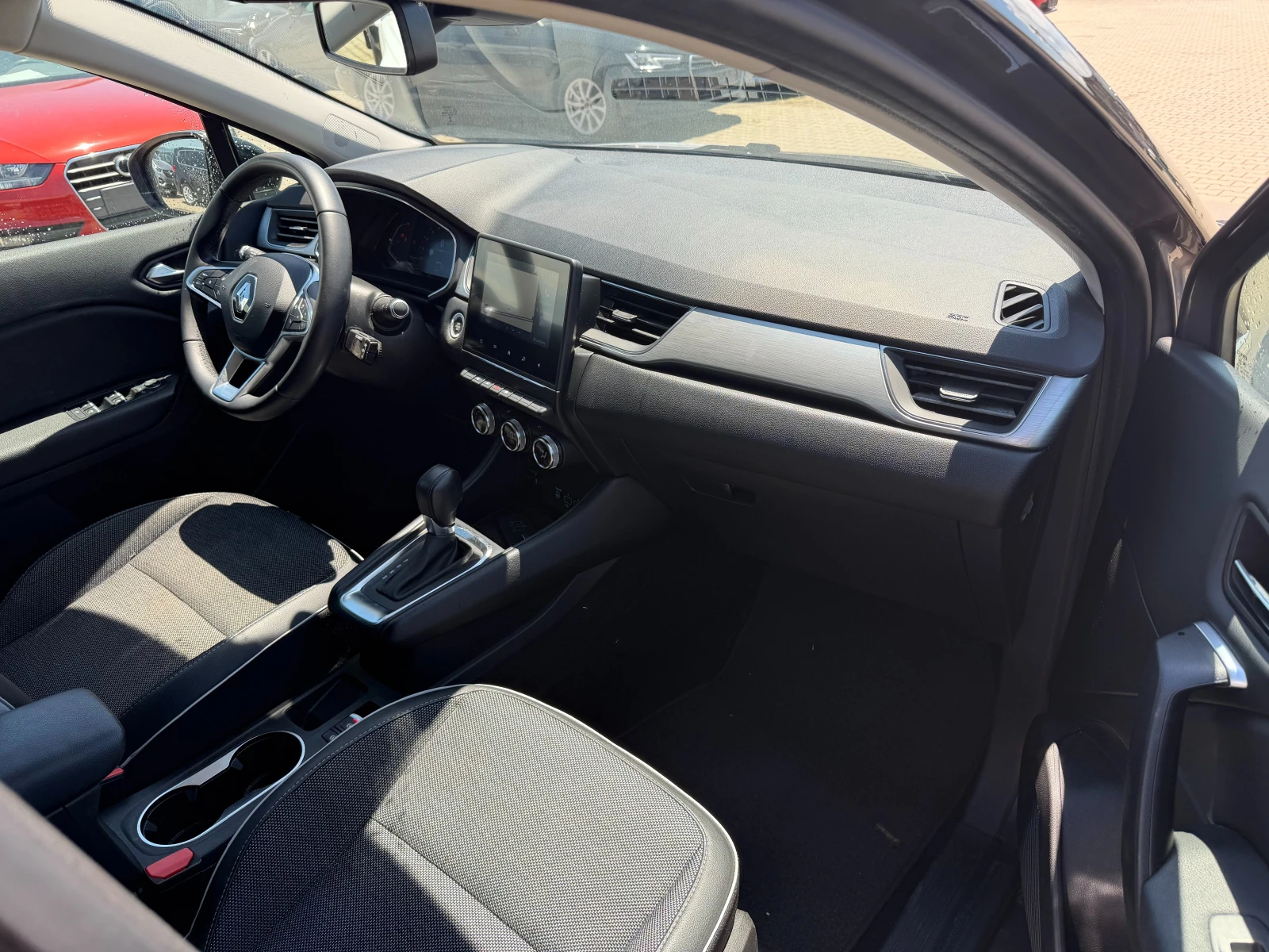 Renault Captur 1.3Tce HYBRID AVTOMAT/KOJA/NAVI EURO 6, снимка 11 - Автомобили и джипове - 54835842