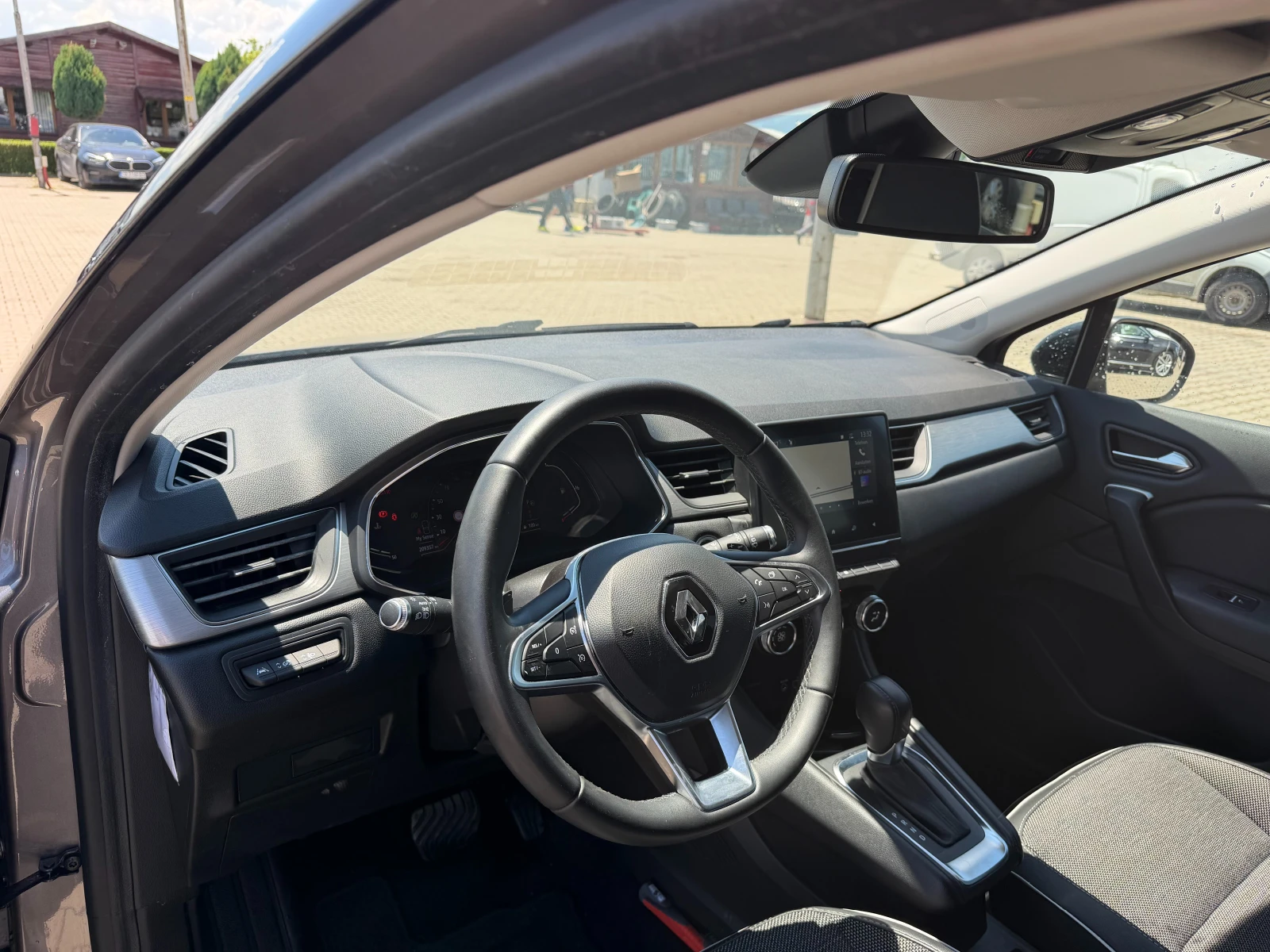 Renault Captur 1.3Tce HYBRID AVTOMAT/KOJA/NAVI EURO 6, снимка 13 - Автомобили и джипове - 54835842