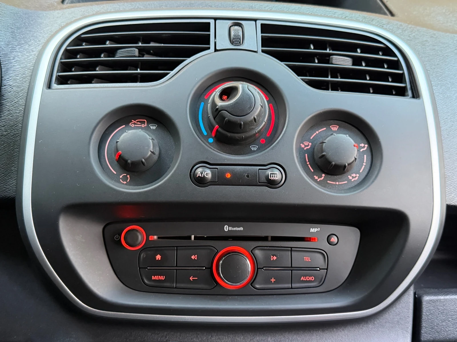 Renault Kangoo 1.5dCi-90ps-71хил.км, снимка 11 - Автомобили и джипове - 55780079