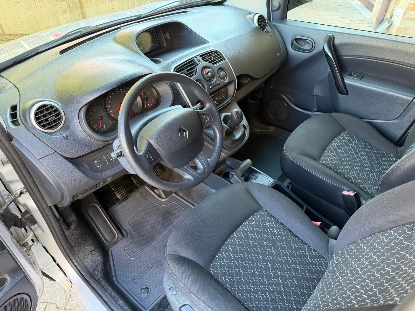 Renault Kangoo 1.5dCi-90ps-71хил.км, снимка 8 - Автомобили и джипове - 55780079