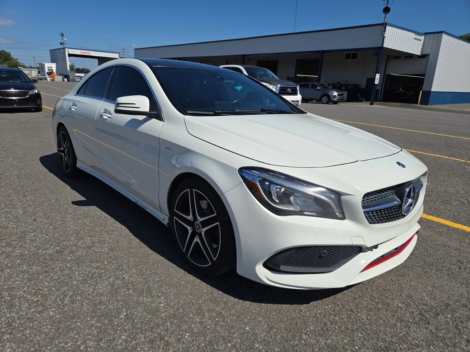 Mercedes-Benz CLA 250 ПЪЛЕН АМГ ПАКЕТ/CARFAX/ПОДГРЕВ/ПАМЕТ/ХАРМАН, снимка 2 - Автомобили и джипове - 55827752