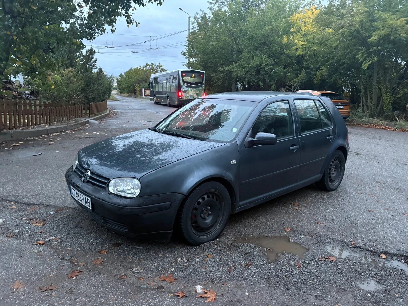 VW Golf 1.9 TDI, снимка 3 - Автомобили и джипове - 56577591