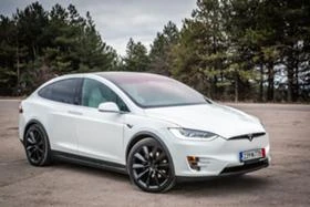     Tesla Model X 44