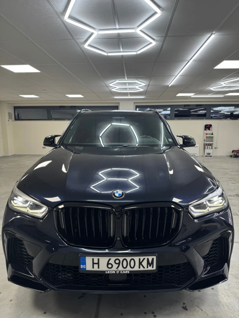 BMW X5 M50D Red Edition 