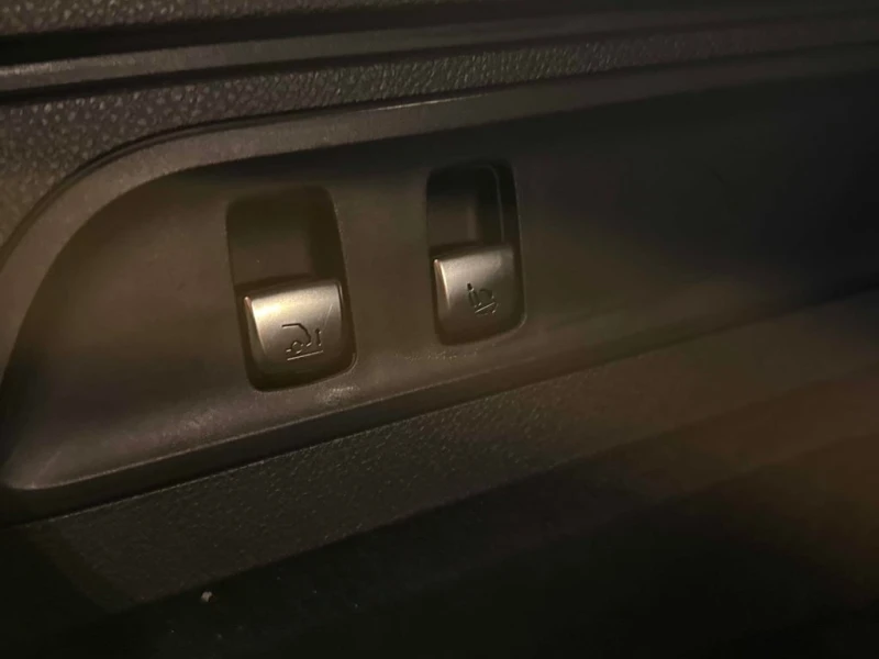 Mercedes-Benz GLC 43 AMG * CARFAX * КОМПЛЕКТ ГУМИ* ПАНОРАМА * ПОДГРЕВ, снимка 14 - Автомобили и джипове - 53225579