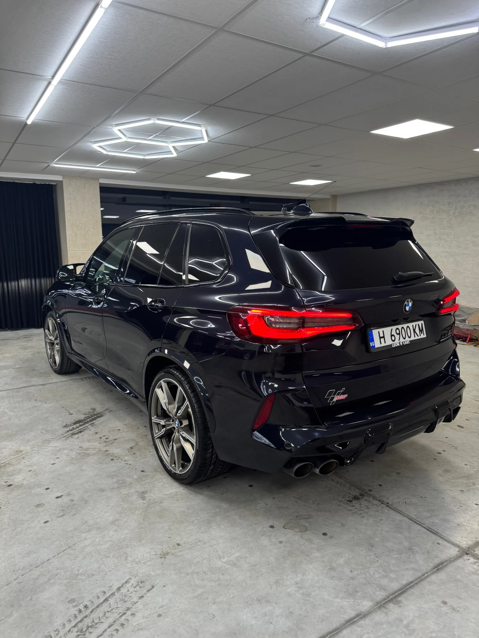 BMW X5 M50D Red Edition  - изображение 2