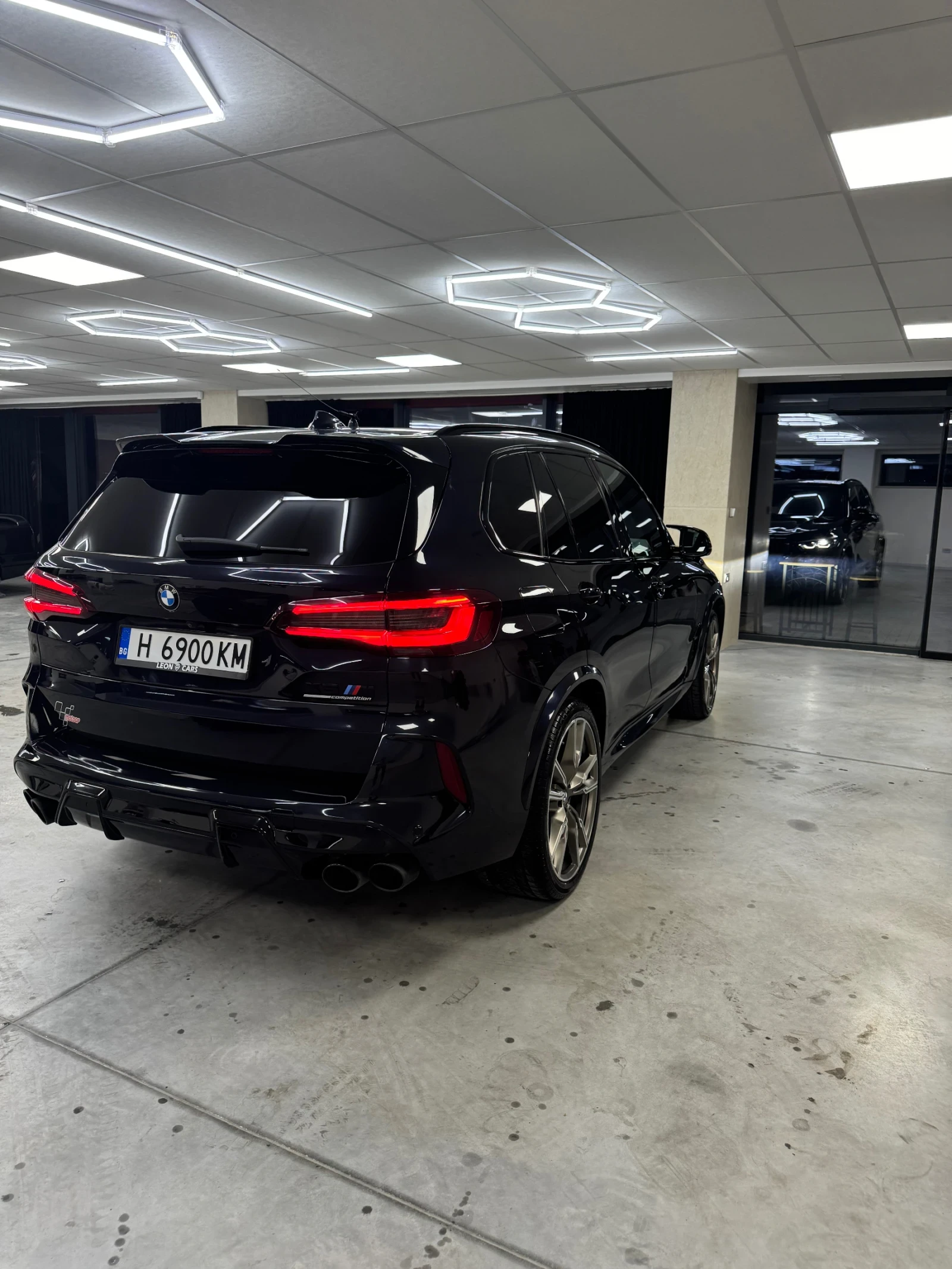 BMW X5 M50D Red Edition  - изображение 3