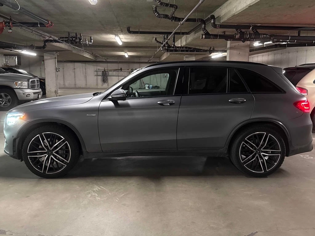 Mercedes-Benz GLC 43 AMG * CARFAX * КОМПЛЕКТ ГУМИ* ПАНОРАМА * ПОДГРЕВ - изображение 3