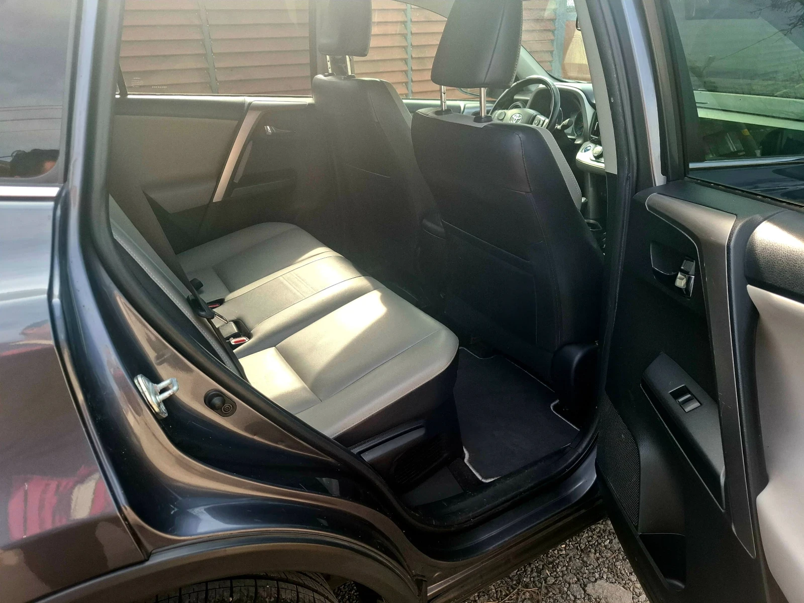 Toyota Rav4 2.5 HYBRID  4X4, снимка 13 - Автомобили и джипове - 53720221