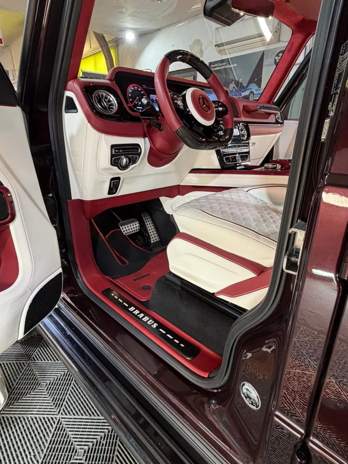 Mercedes-Benz G 63 AMG Brabus G700 Widestar Carbon, снимка 11 - Автомобили и джипове - 54352796