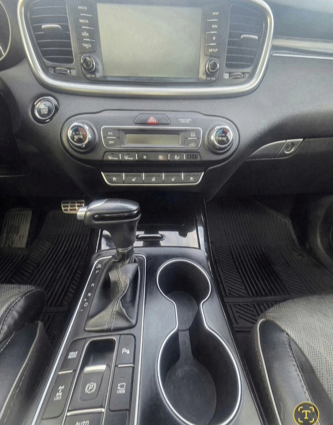 Kia Sorento  SXL* Промо* 4х4* Панорама* Distronic* , снимка 15 - Автомобили и джипове - 54388495