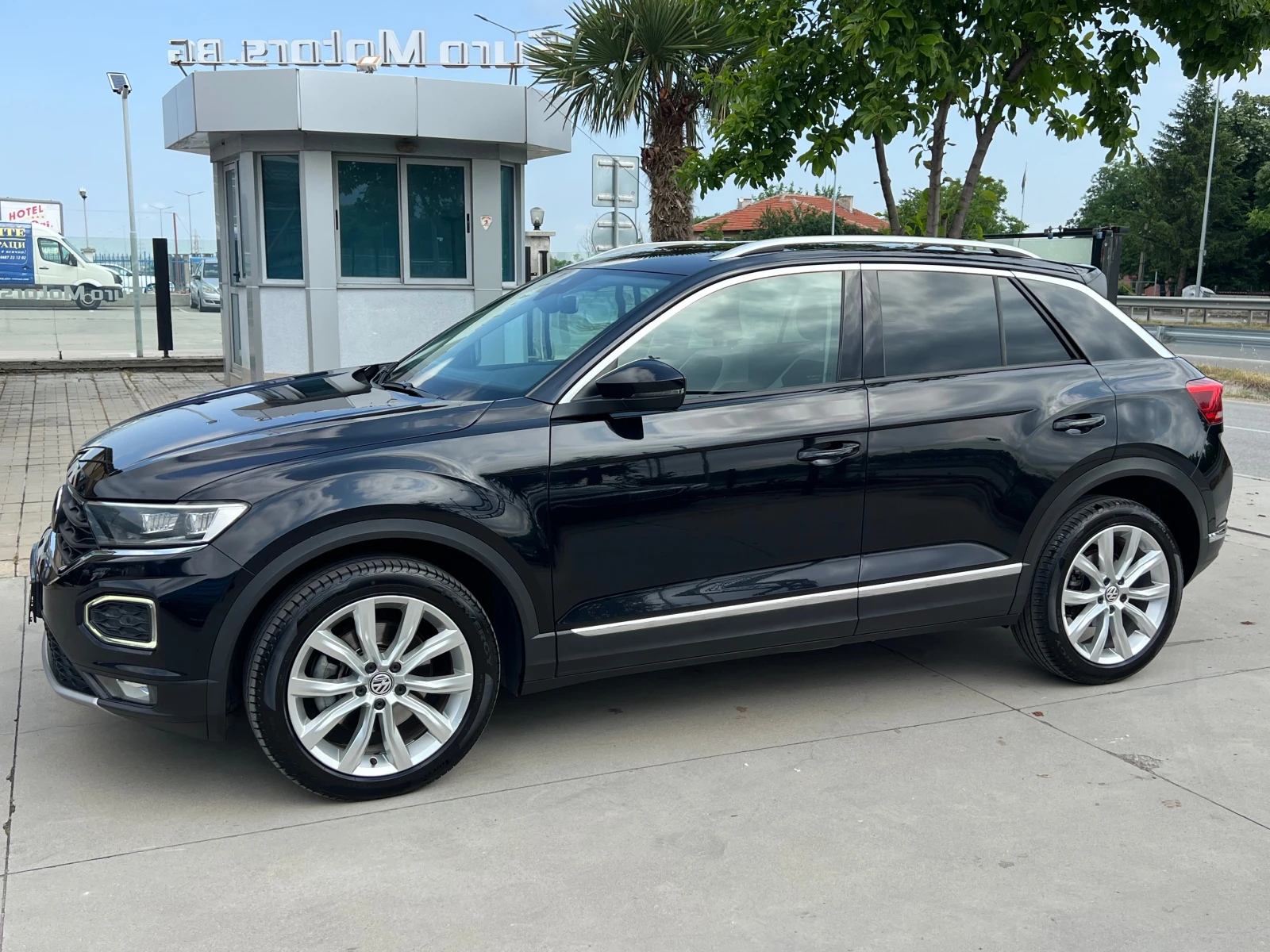 VW T-Roc 2.0TDI, 4-MOTION, LED, DISTRONIC, KEY-GO, ADVANCE!, снимка 7 - Автомобили и джипове - 54836512