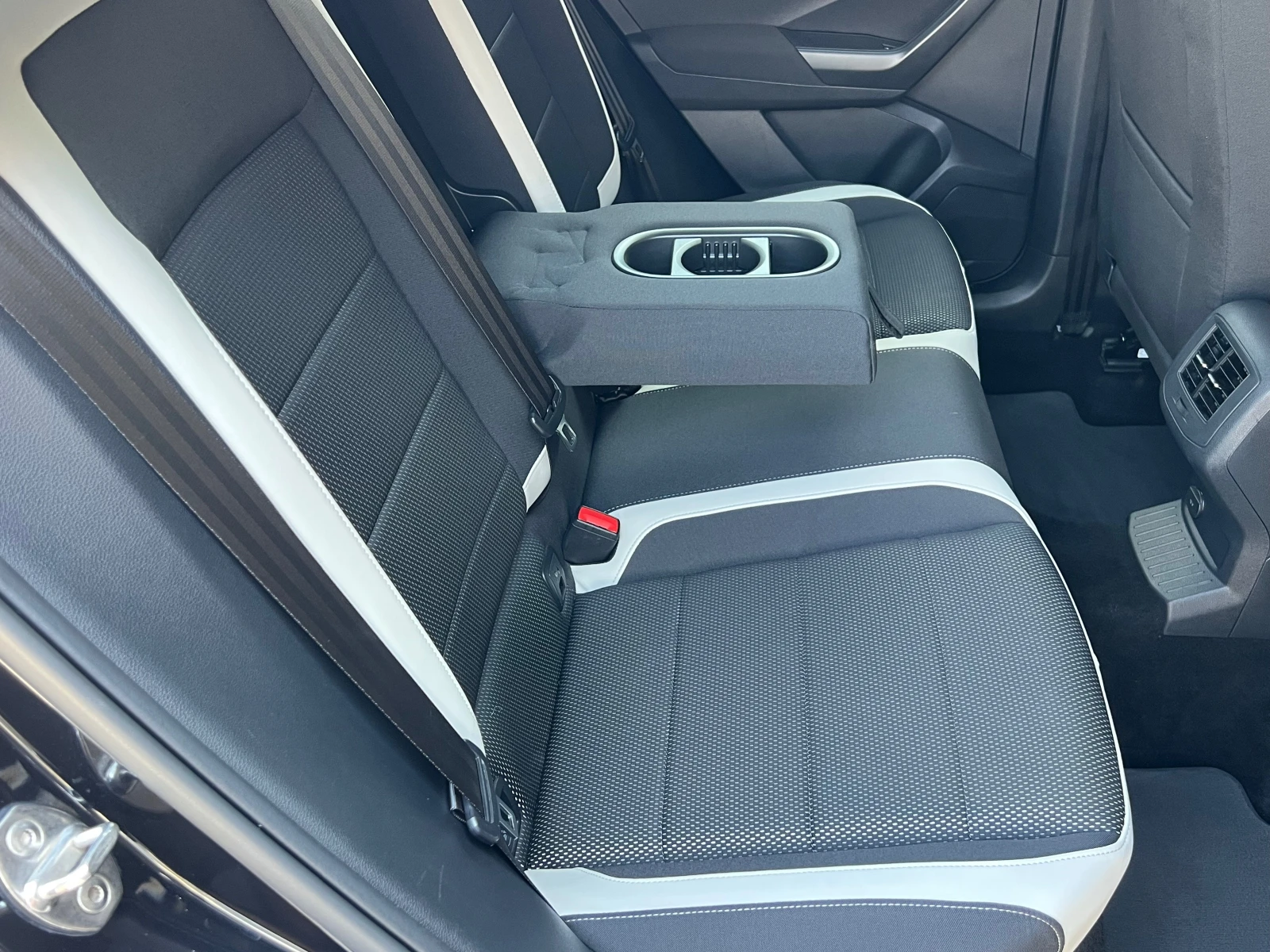 VW T-Roc 2.0TDI, 4-MOTION, LED, DISTRONIC, KEY-GO, ADVANCE!, снимка 13 - Автомобили и джипове - 54836512