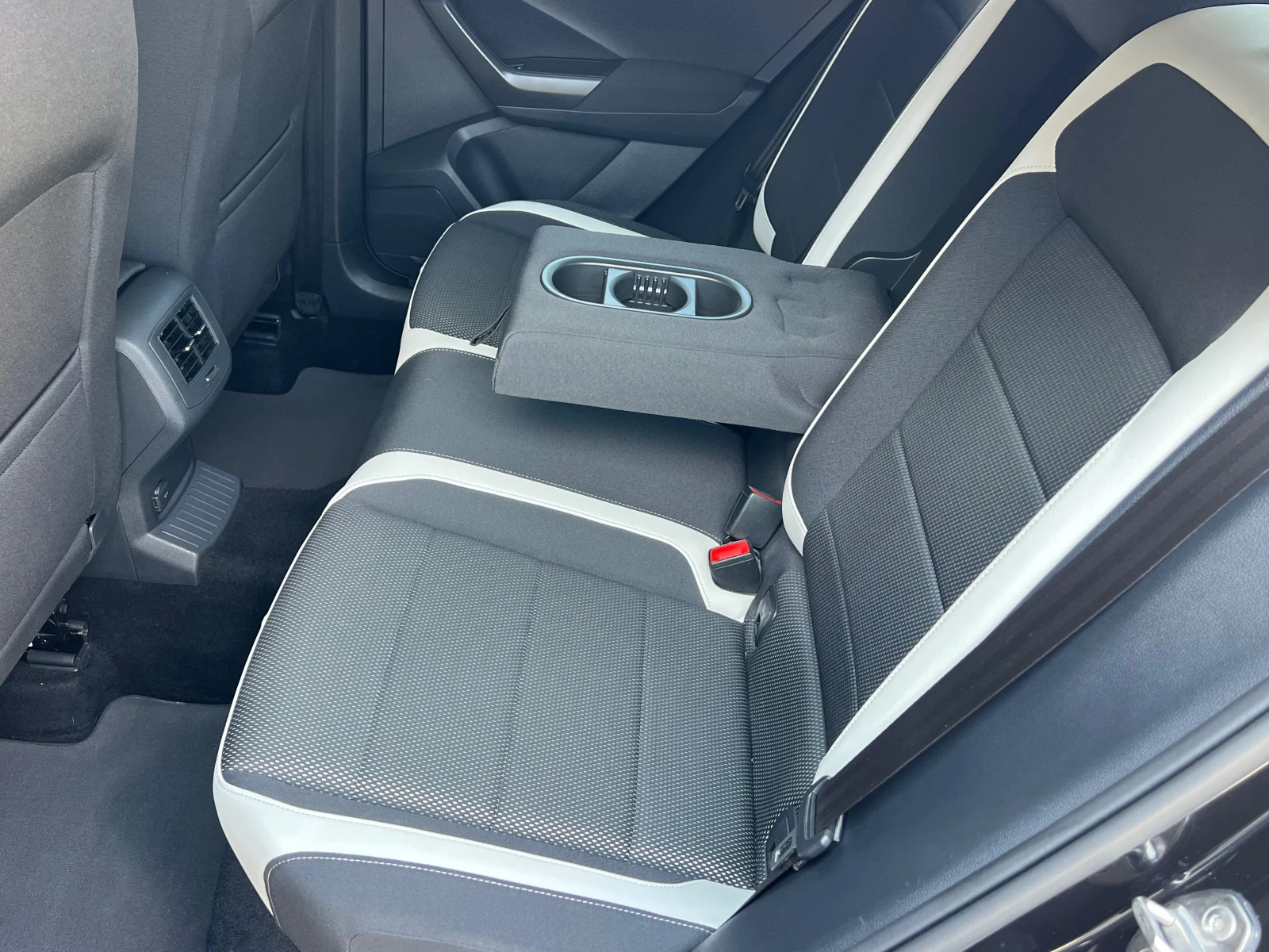 VW T-Roc 2.0TDI, 4-MOTION, LED, DISTRONIC, KEY-GO, ADVANCE!, снимка 14 - Автомобили и джипове - 54836512