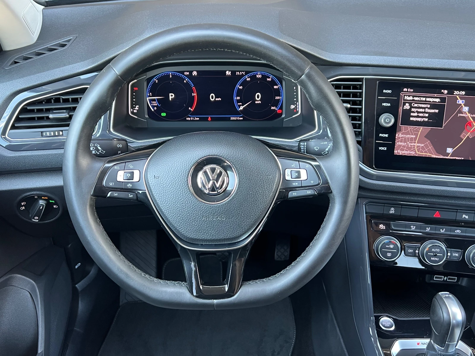 VW T-Roc 2.0TDI, 4-MOTION, LED, DISTRONIC, KEY-GO, ADVANCE!, снимка 11 - Автомобили и джипове - 54836512