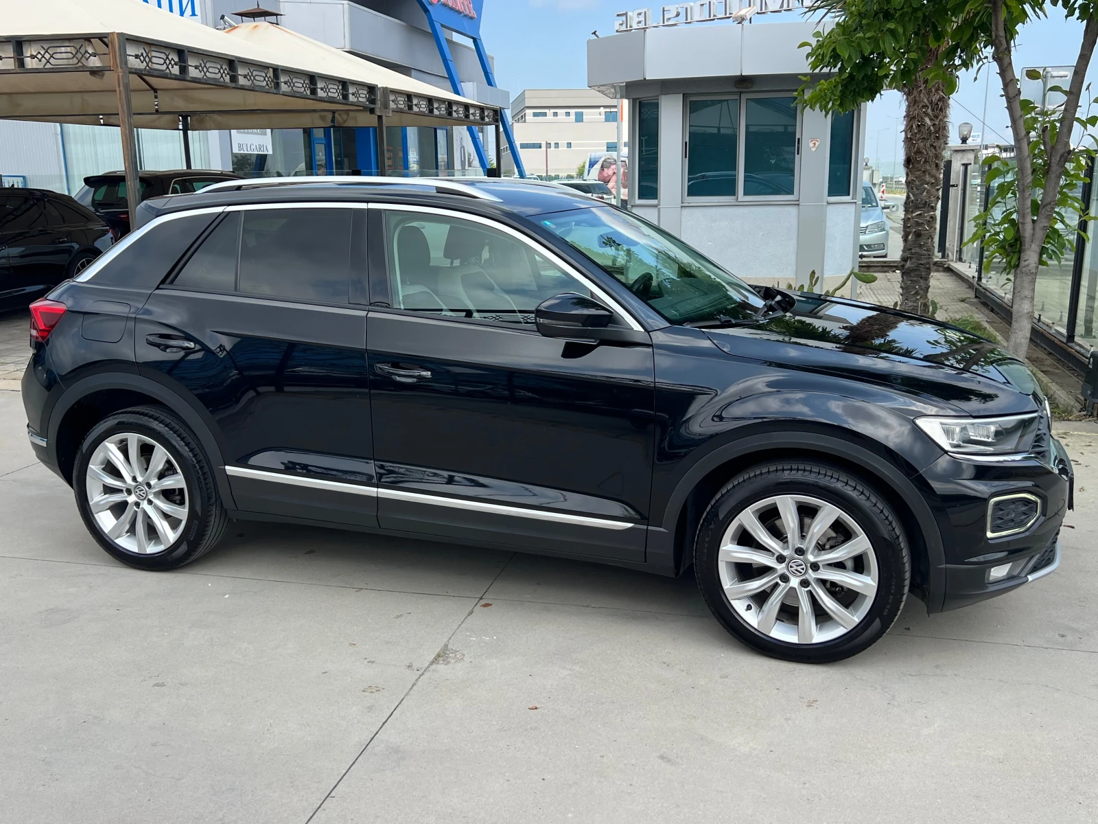 VW T-Roc 2.0TDI, 4-MOTION, LED, DISTRONIC, KEY-GO, ADVANCE!, снимка 4 - Автомобили и джипове - 54836512
